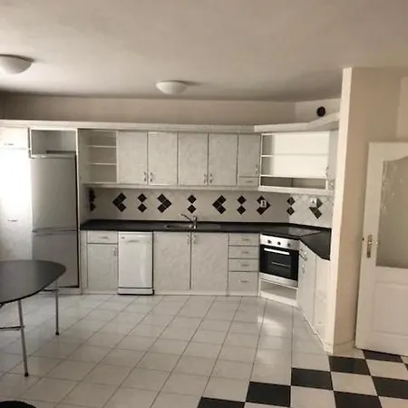 Vysocanska/ Strizkov Apartment